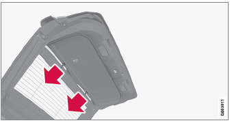 Volvo XC60. Gepäckraumabdeckung anbringen und abnehmen