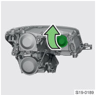 Skoda Kodiaq. Schutzkappe am Scheinwerfer abnehmen